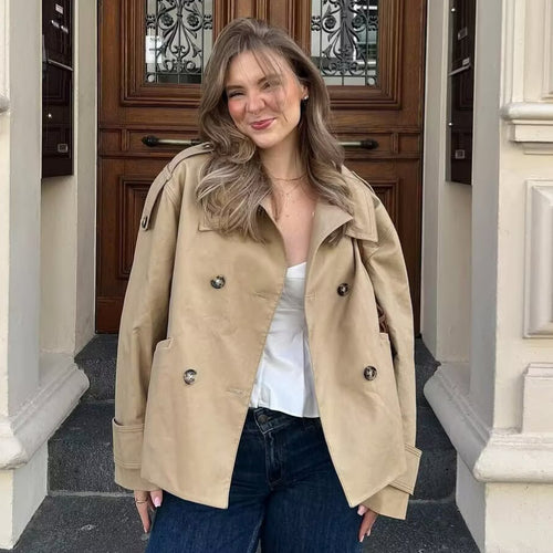 Damen nan kurz geschnittener doppelreihiger Trenchcoat mit Schulterpatten und aufgesetzten Klappentaschen Drune