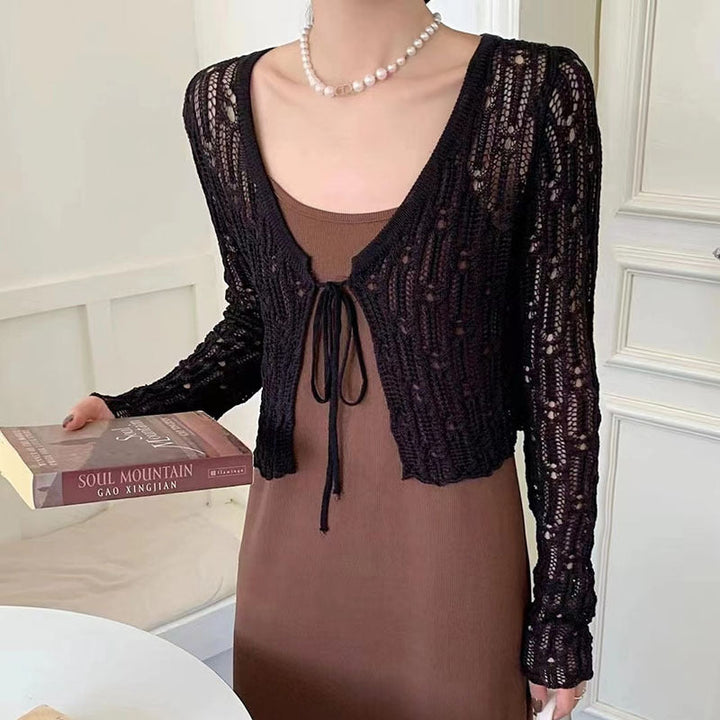 Damen Kurzes Strickoberteil mit zartem Lochmuster und nostalgischem Kordelzug Drune