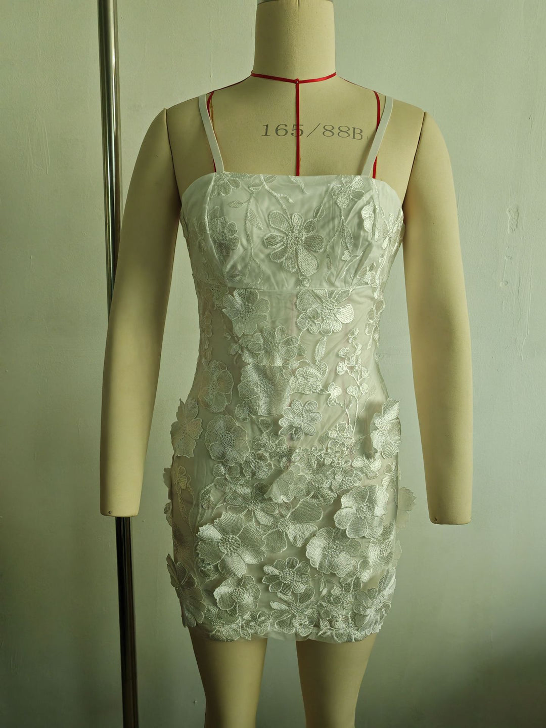 Damen Elegantes Cocktailkleid mit zarter Blumenstickerei Drune