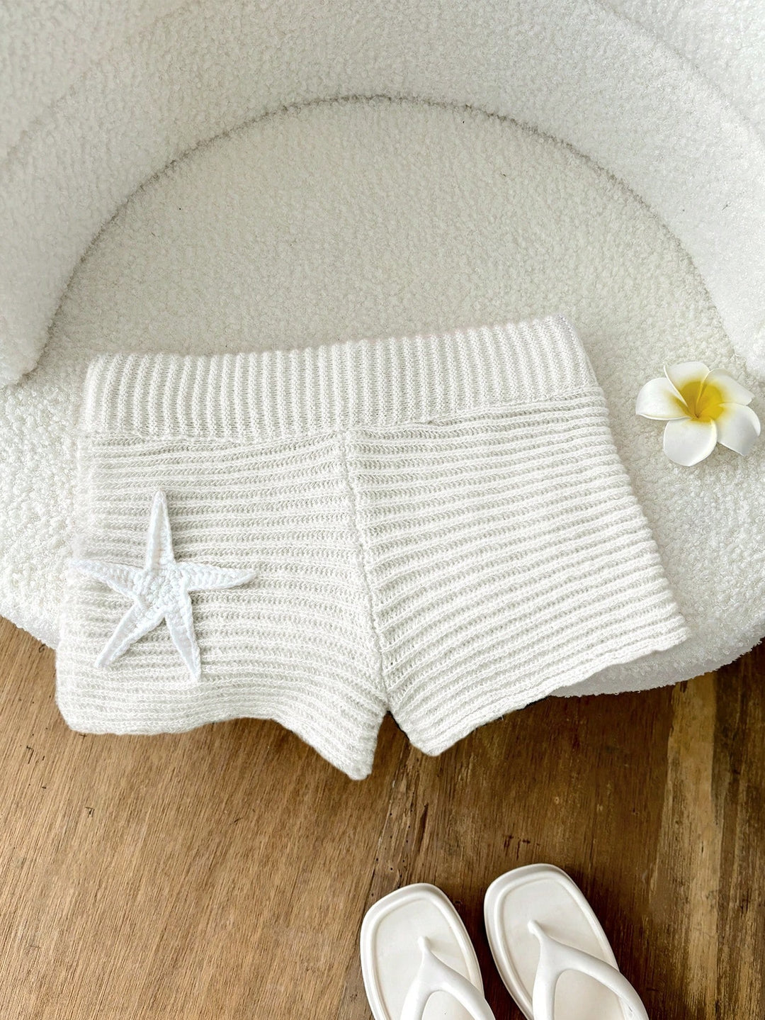 Damen kurze Strickshorts mit maritimer Applikation Drune