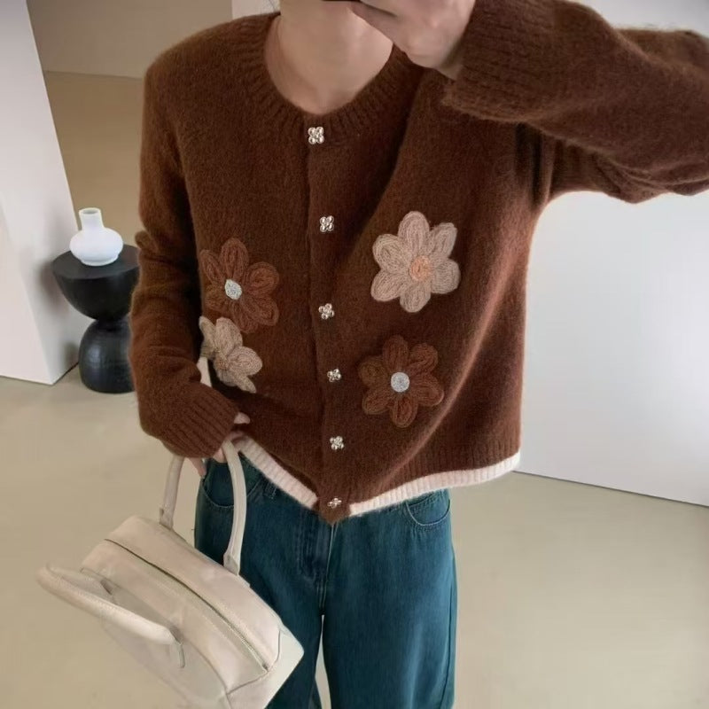 Damen Strickjacke mit floralen Applikationen und Knopfdetails Drune
