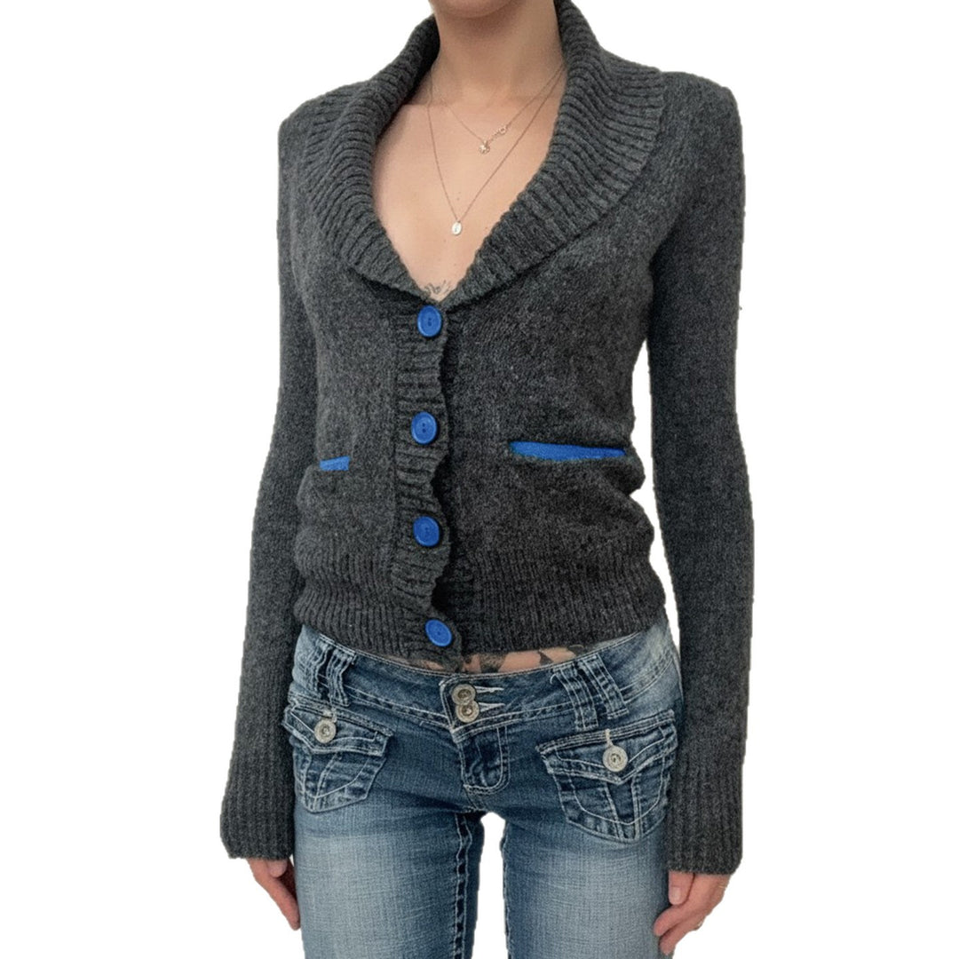 Damen nan kurze Strickjacke mit Schalkragen, Zierknopfleiste und kontrastierenden Taschenpaspeln Drune