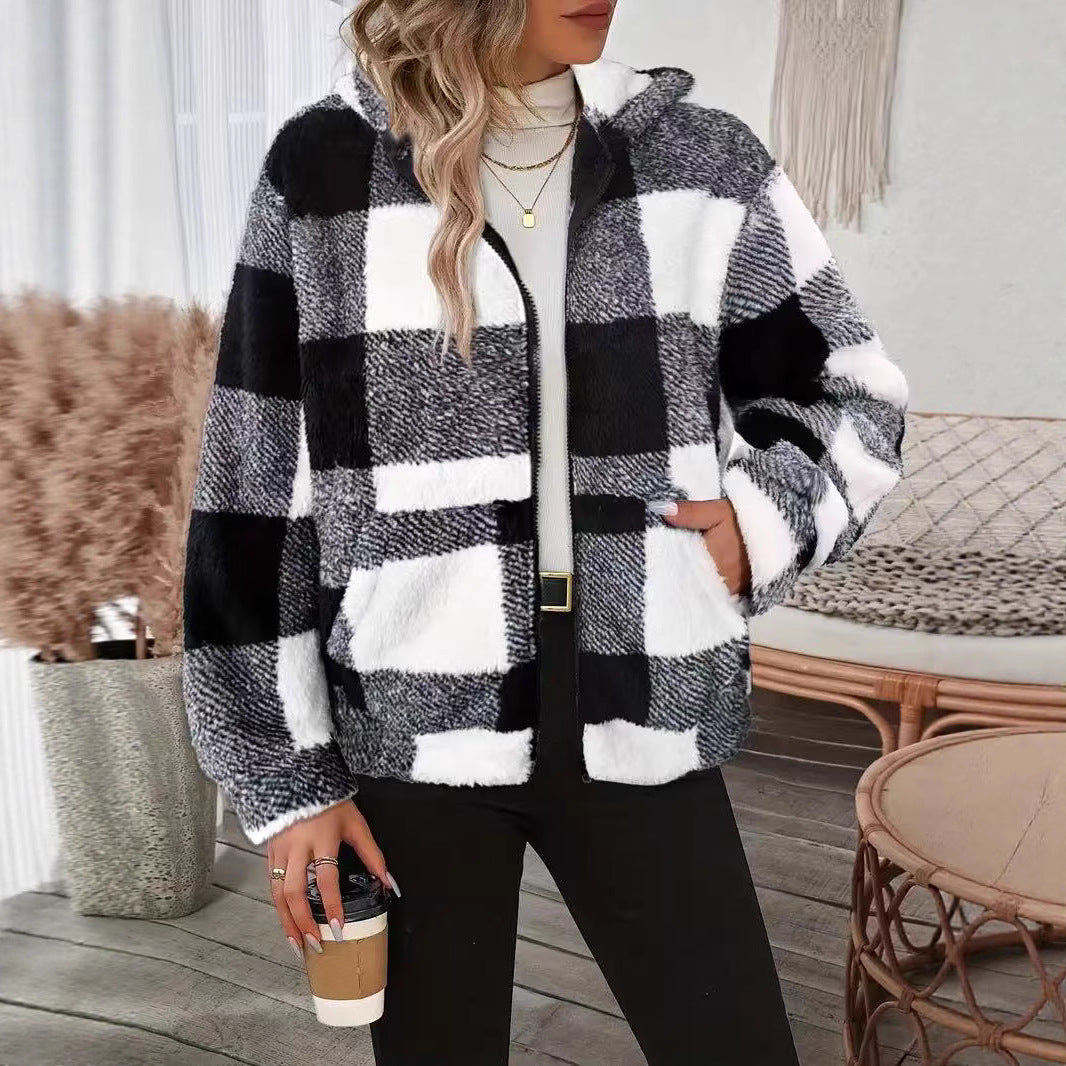Damen Plüschjacke mit Kapuze im modernen Karomuster Drune