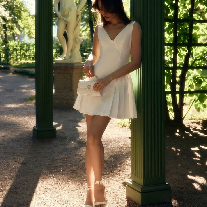 Damen Designer-Playdress mit fließendem Rock und V-Ausschnitt Drune