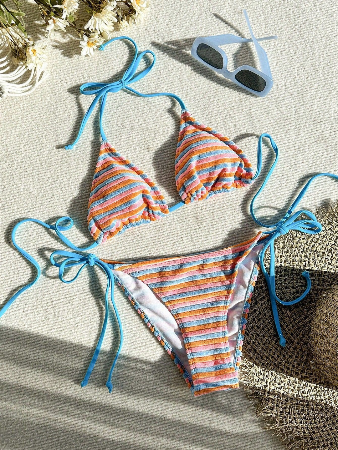 Damen Bikinimodell mit verspieltem Streifenmuster Drune