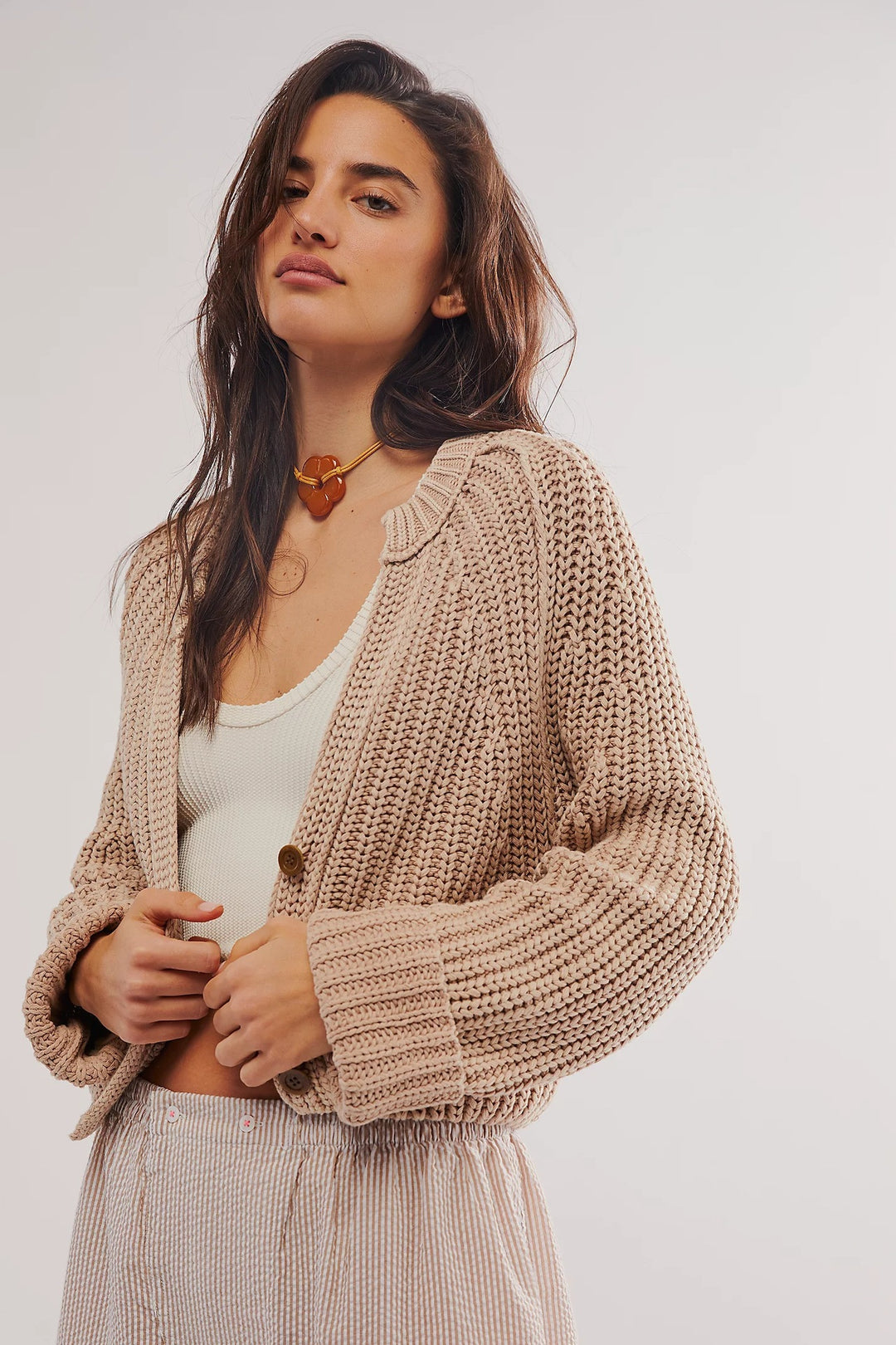 Damen lässige Strickjacke mit dekorativem Knopfverschluss und voluminösen Ärmeln Drune
