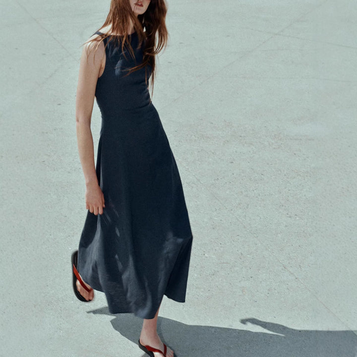 Damen Skaterkleid mit hohem Halsausschnitt und seitlichen Schlitzen Drune