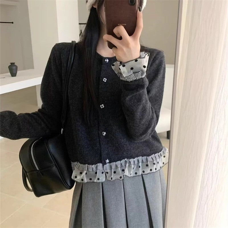 Damen Strickjacke mit dekorativem Rüschen- und Knopfdetail Drune