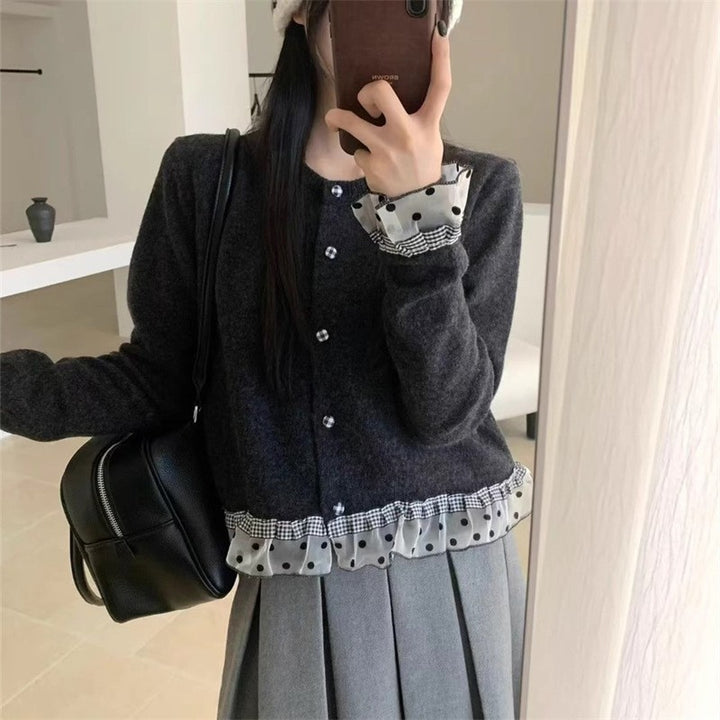 Damen Strickjacke mit dekorativem Rüschen- und Knopfdetail Drune