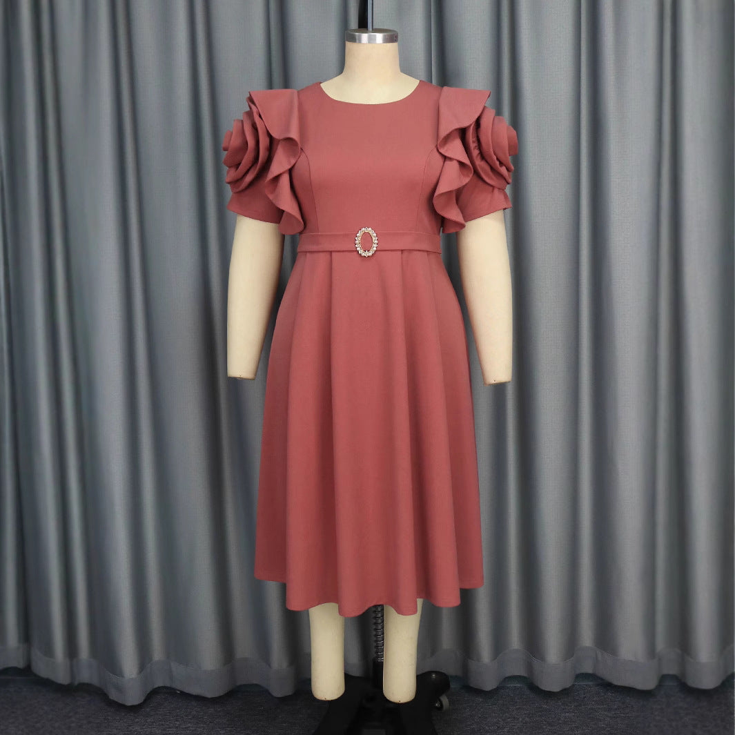 Damen Kleid mit voluminösen Rüschensäumen und eleganter Taillenschließe Drune