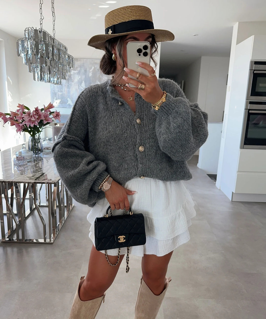 Damen modische Strickjacke mit Overzised-Ärmeln und Knopfdetails Drune