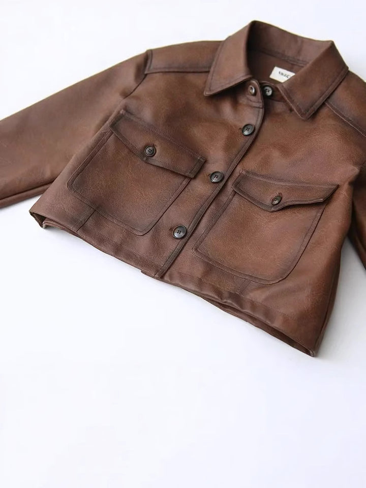 Damen cropped Lederjacke mit praktischen Brusttaschen und Knopfdetails Drune