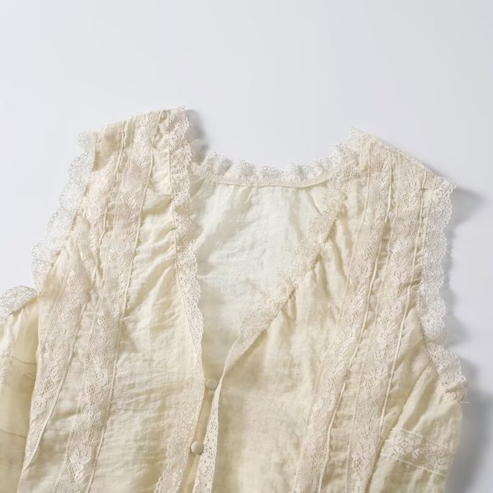 Damen-Spitzenoberteil mit eleganten Rüschendetails und Knopfverschlüssen Drune