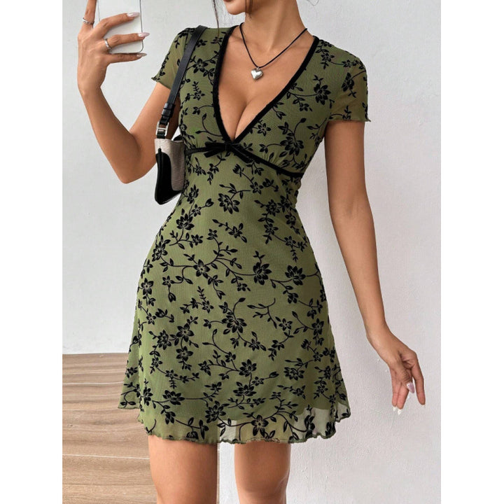 Damen Kurzarmkleid mit floralem Muster und tiefem V-Ausschnitt Drune