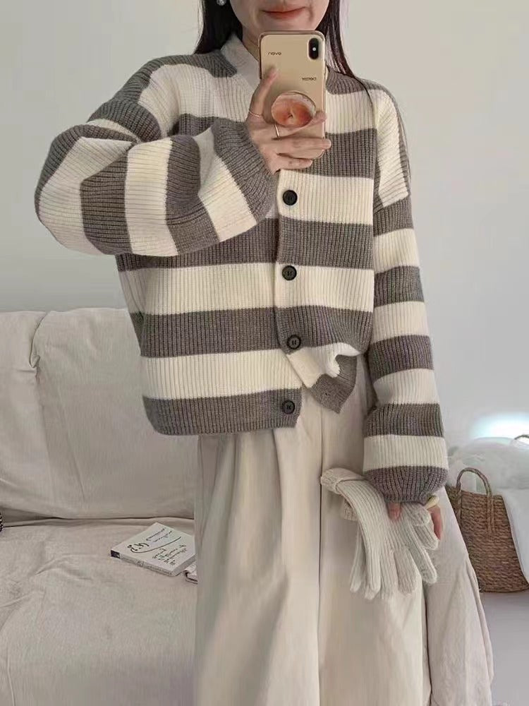 Damen Strickjacke mit Druckknopfverschluss und breiten Streifen Drune