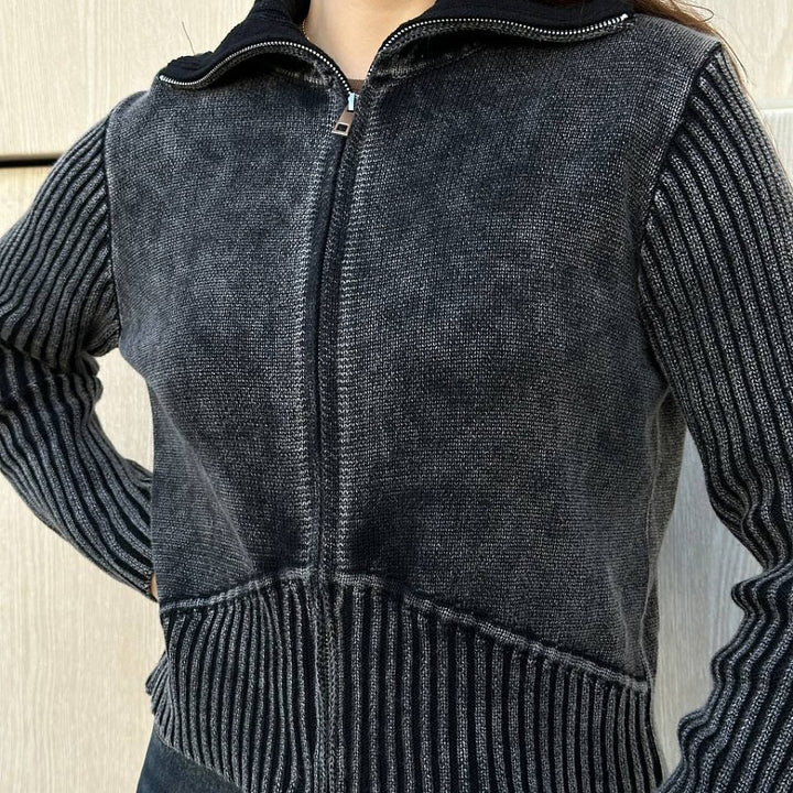 Damen kurzärmlige Strickjacke mit Reißverschluss und Rippstruktur Drune