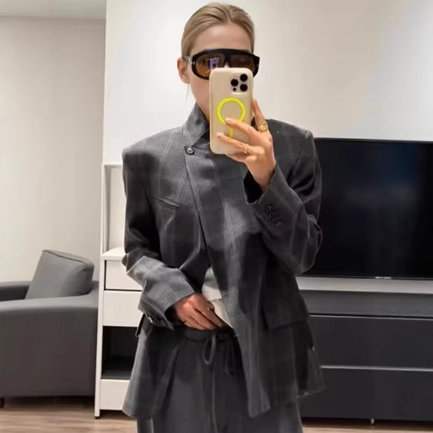 Damen nan taillierter Karo-Mantelblazer mit Stehkragen, asymmetrischer Knopfblende und Pattentaschen Drune