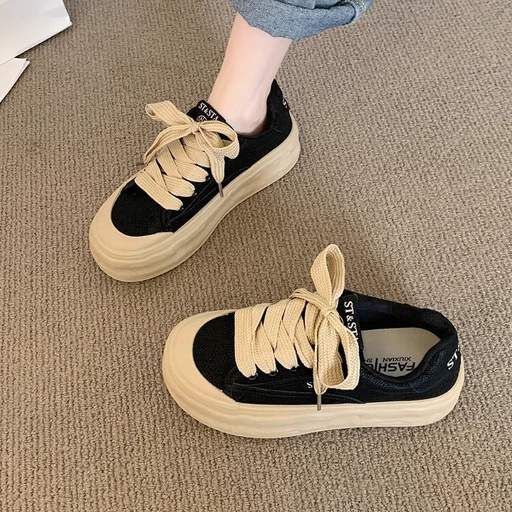 Damen Sportliche Plateau Sneaker mit bequemer Sohle und einzigartigen Schnürdetails Drune
