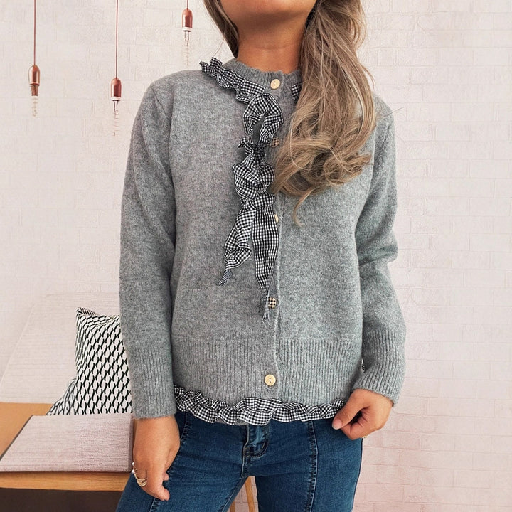 Damen Strickjacke mit romantischem Rüschenabschluss und detailverliebtem Knopfdurchzug Drune