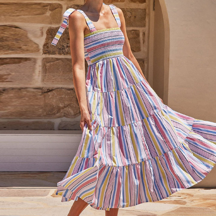Damen Maxikleid mit schmeichelndem Smock-Oberteil und verspielten Trägern Drune