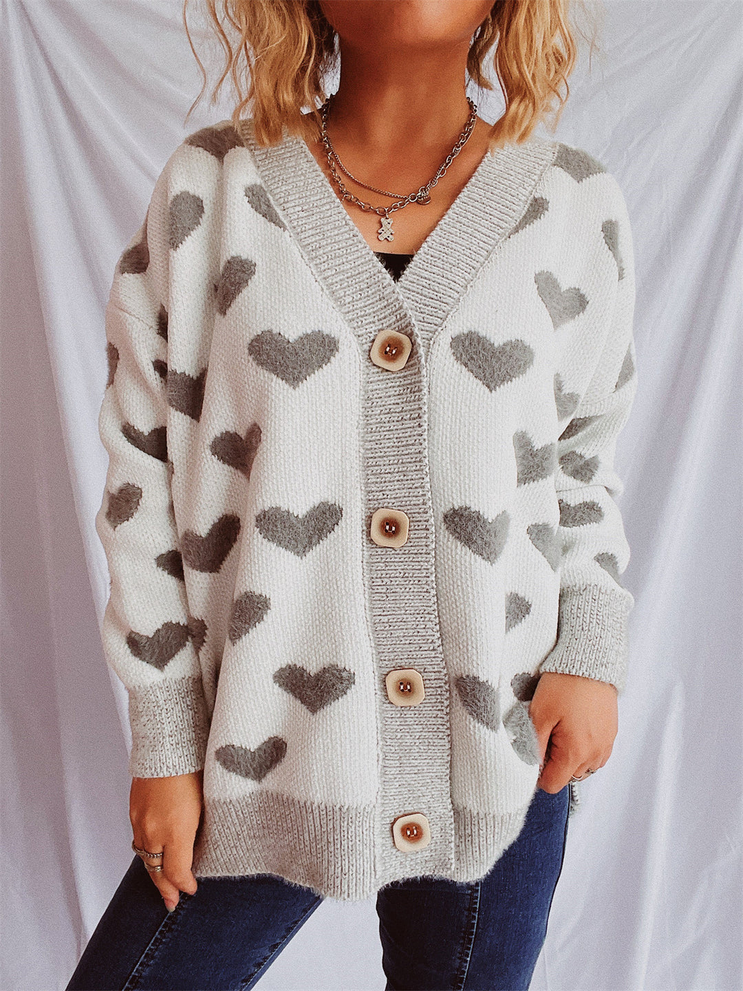 Damen Strickjacke mit herzförmigem Muster und Knopfdetails Drune