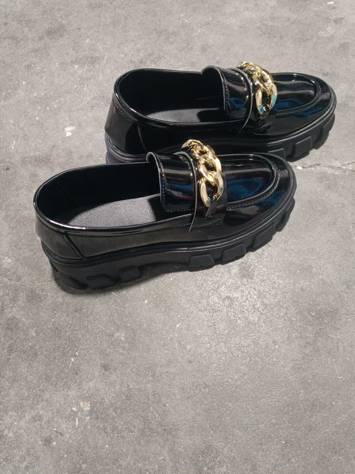 Damen nan trendige Lack-Loafer mit grober Profilsohle und goldener Kettenapplikation Drune