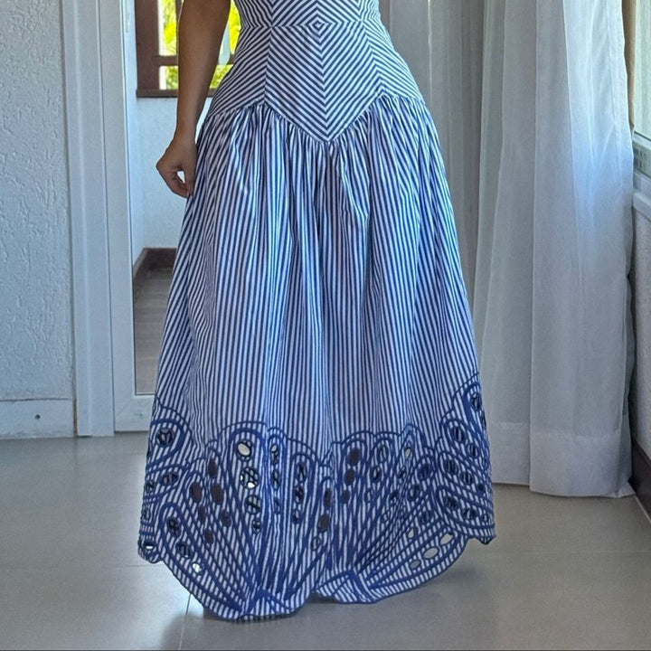 Damen Maxikleid mit tiefem V-Ausschnitt und filigranem Schnittmuster Drune