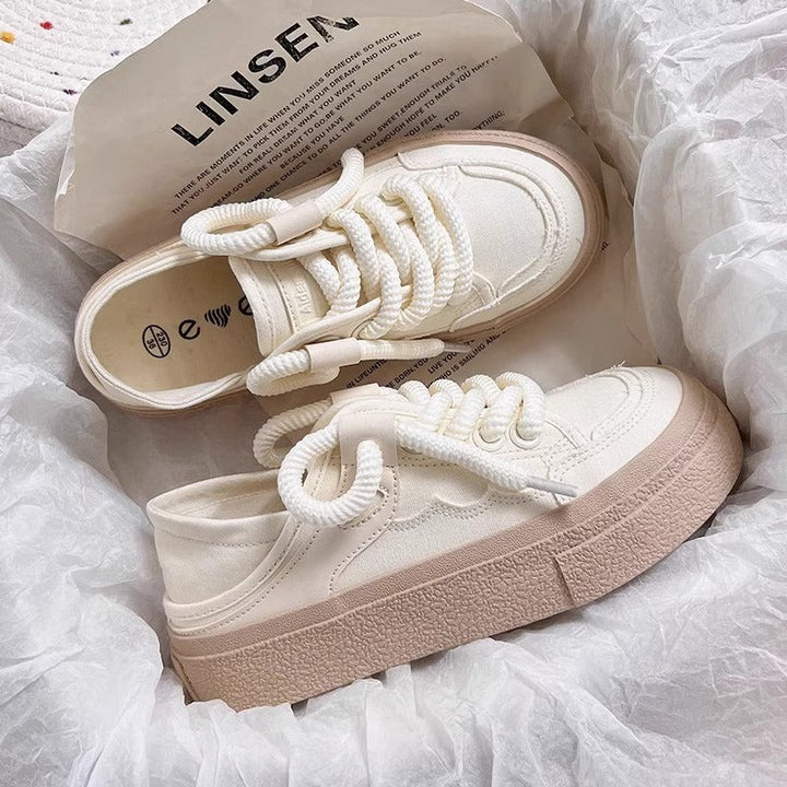Damen Sneakers mit dickem Profil und innovativen Schnürdetails Drune