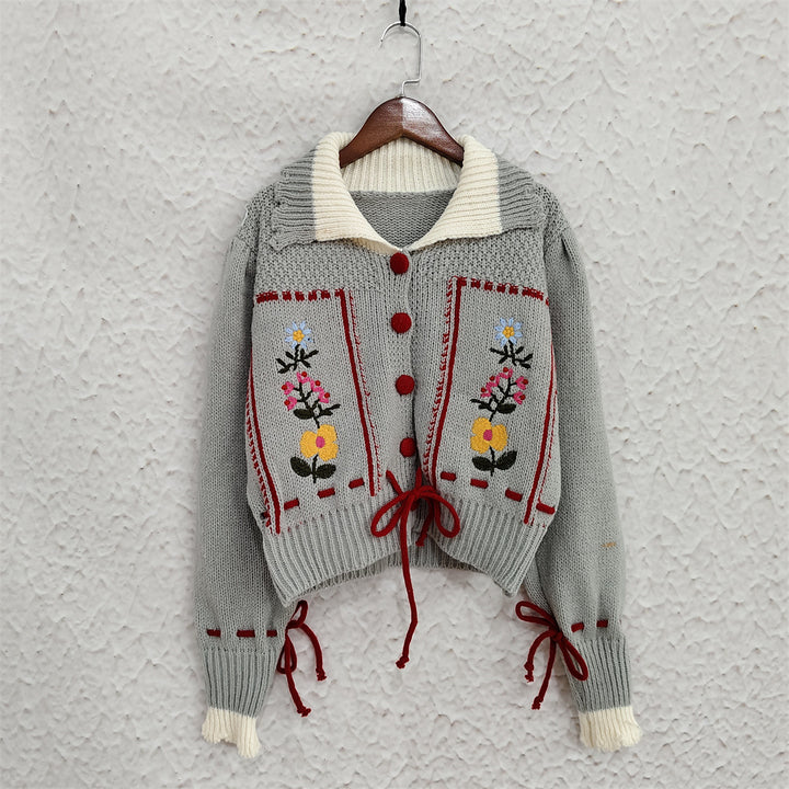Damen Strickjacke mit Blumenstickerei und modernem Kordelzug Drune