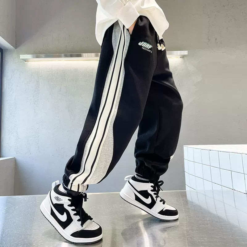 Herren sportliche Jogginghose mit seitlichem Streifendetail Drune