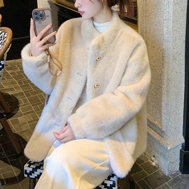Damen Flauschige Jacke mit goldenen Knöpfen Drune