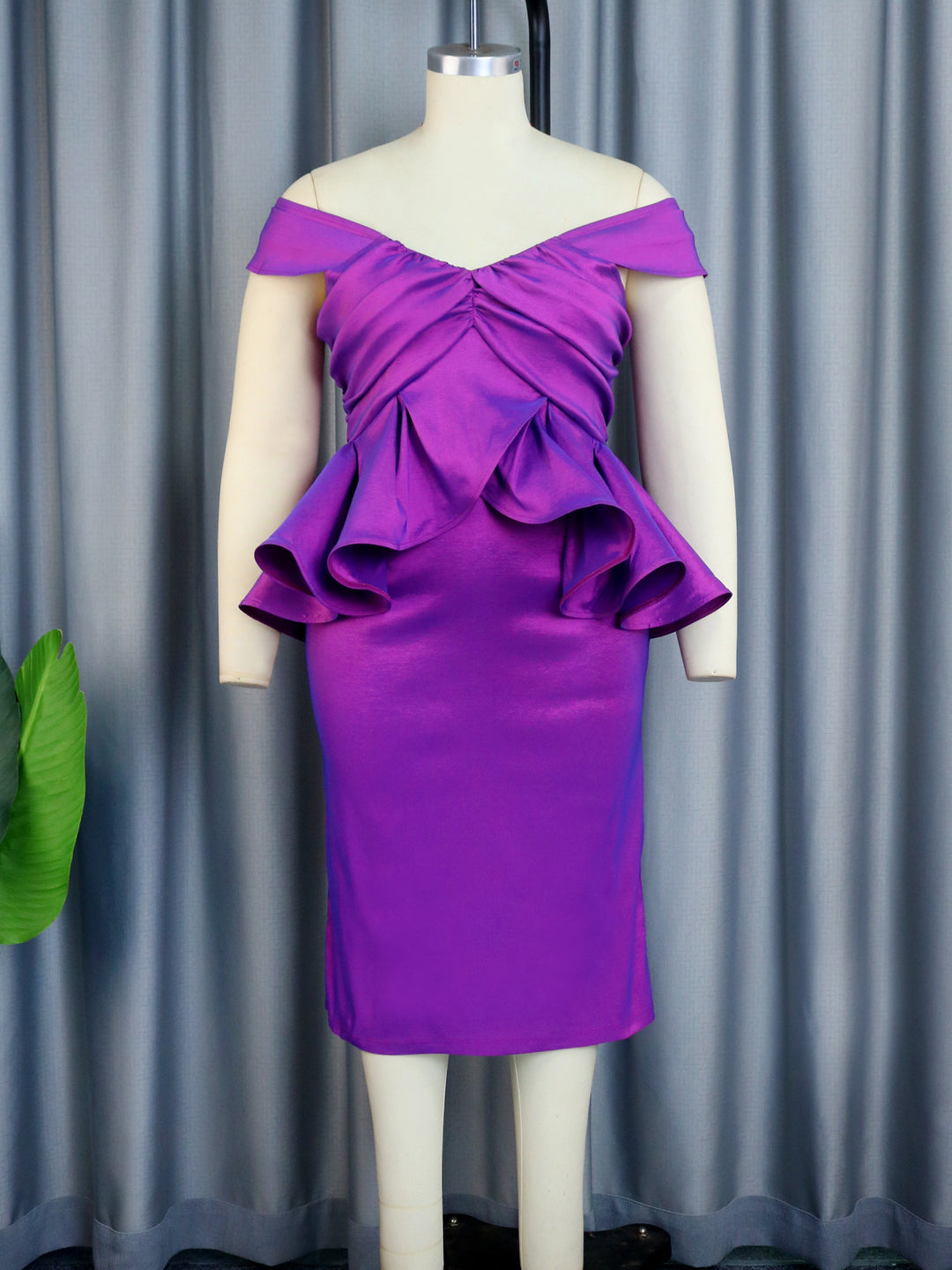 Damen Abendkleid mit voluminösen Rüschendetails Drune