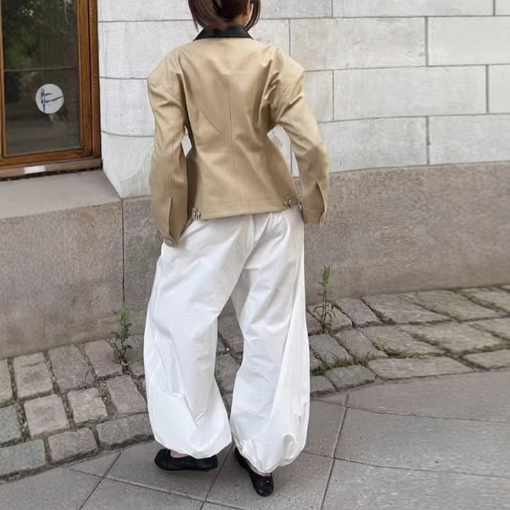 Damen Designer Steppjacke mit aufregendem Kontrastkragen und minimalistischen Taschen Drune