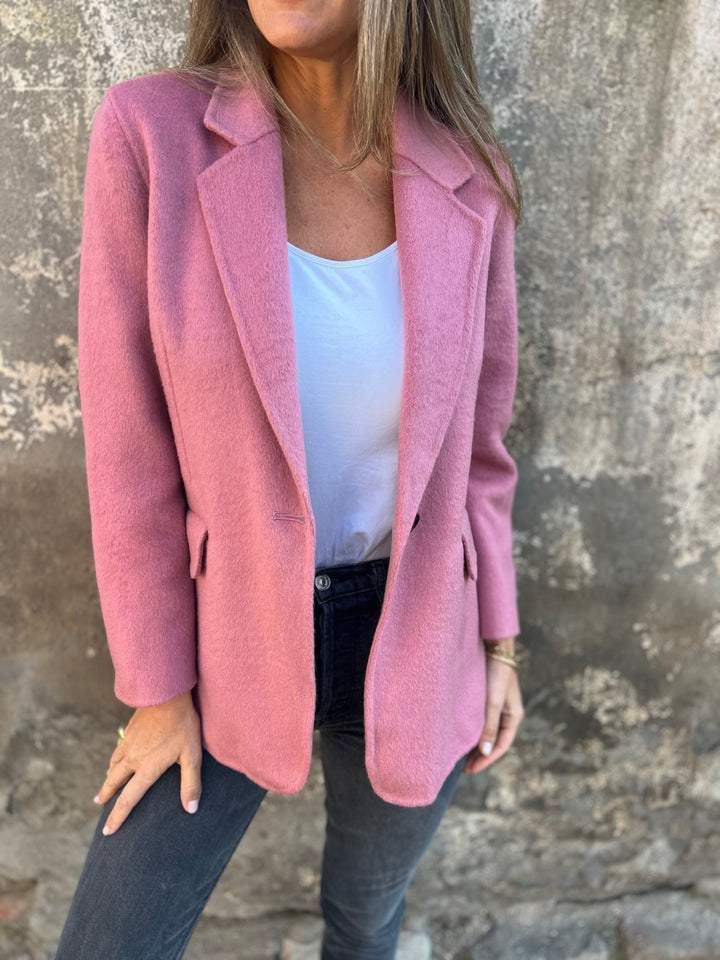 Drune | Wildleder Blazer für Damen - taillierte camel-farbene Jacke mit Knöpfen und Taschen