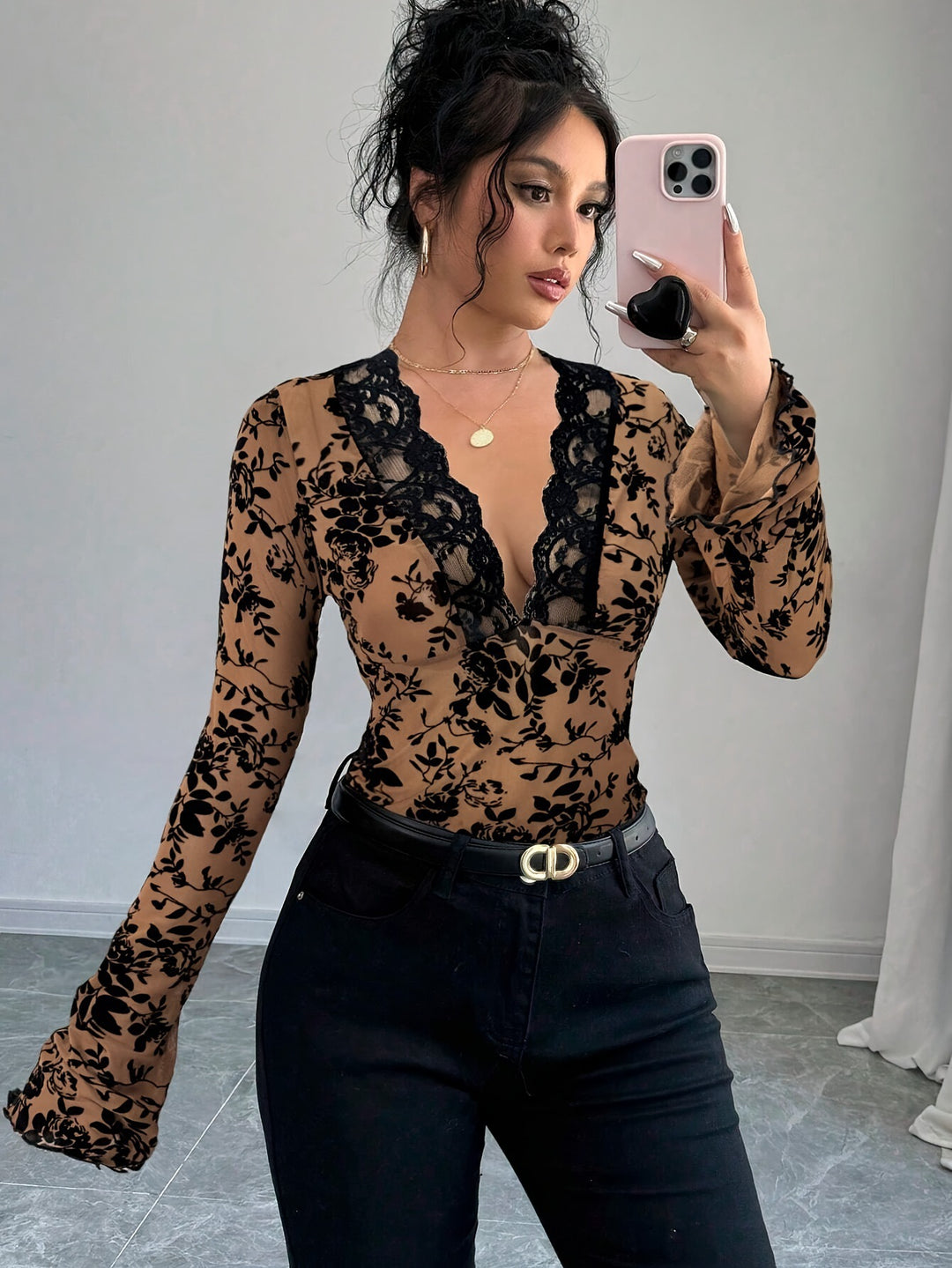 Damen Elegantes und verspieltes Oberteil mit floralen Spitzen-Details Drune