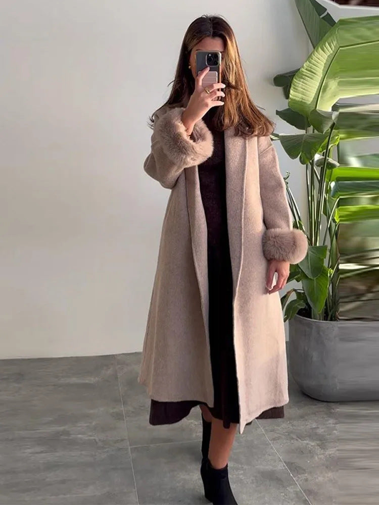 Damen Eleganter Wollmantel mit luxuriösen Pelzärmeln Drune