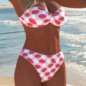 Damen Bandeau-Bikini mit hochgeschnittenen Pants und buntem Bedruck Drune