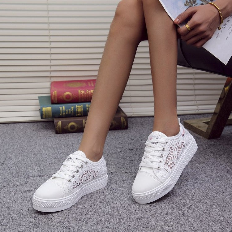 Damen luftige Sneaker mit floraler Häkeloptik und bequemem Plateau Drune