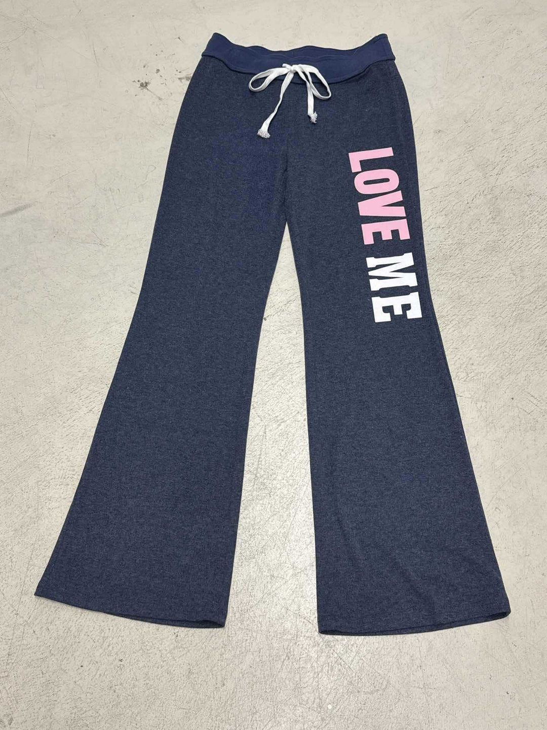 Damen Flared Jogginghose mit farblich abgesetztem Bund und modischem Schriftzug Drune