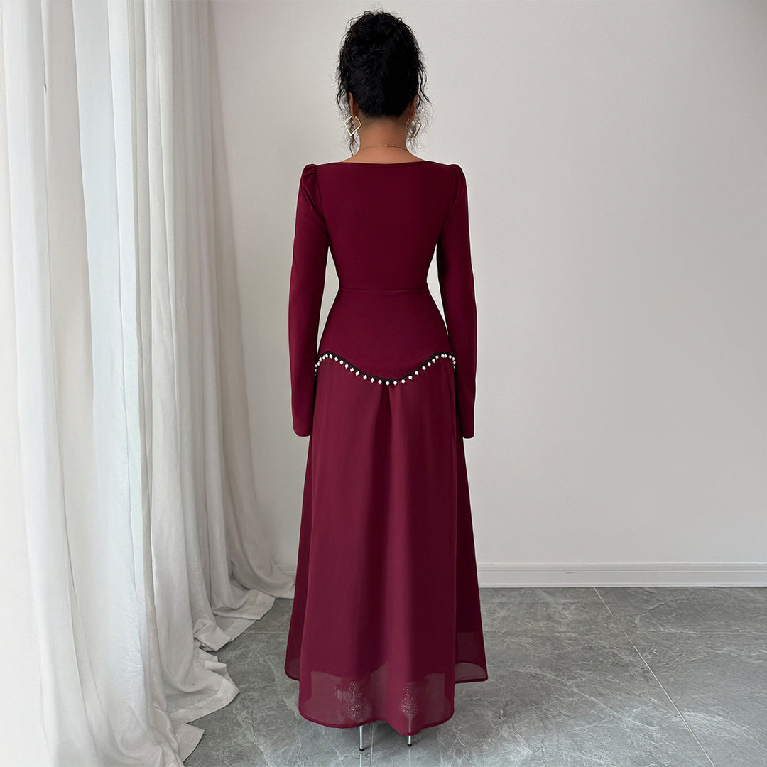 Damen nan elegantes Maxikleid mit quadratischem Ausschnitt, taillierter Schößchen-Passe und Perlenbordüre Drune