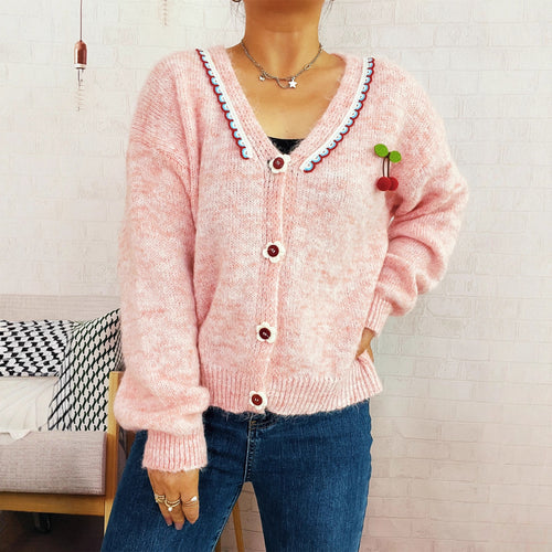Damen kuschelige Strickjacke mit verspieltem Blütenmuster und Knopfdetails Drune