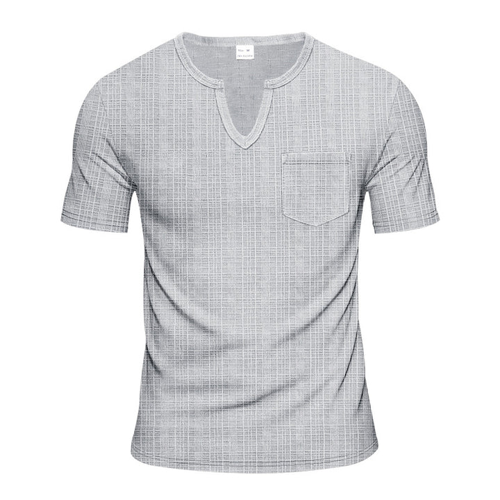 Herren nan Kurzarmshirt mit V-Schlitz-Ausschnitt und aufgesetzter Brusttasche aus strukturiertem Jersey Drune