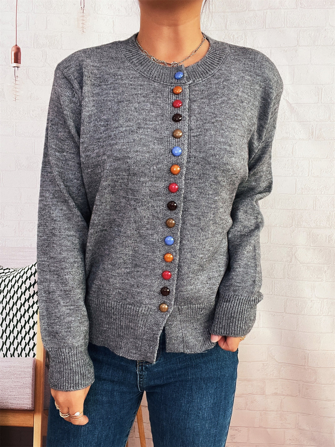 Damen stilvolle Strickjacke mit bunten Knöpfen Drune