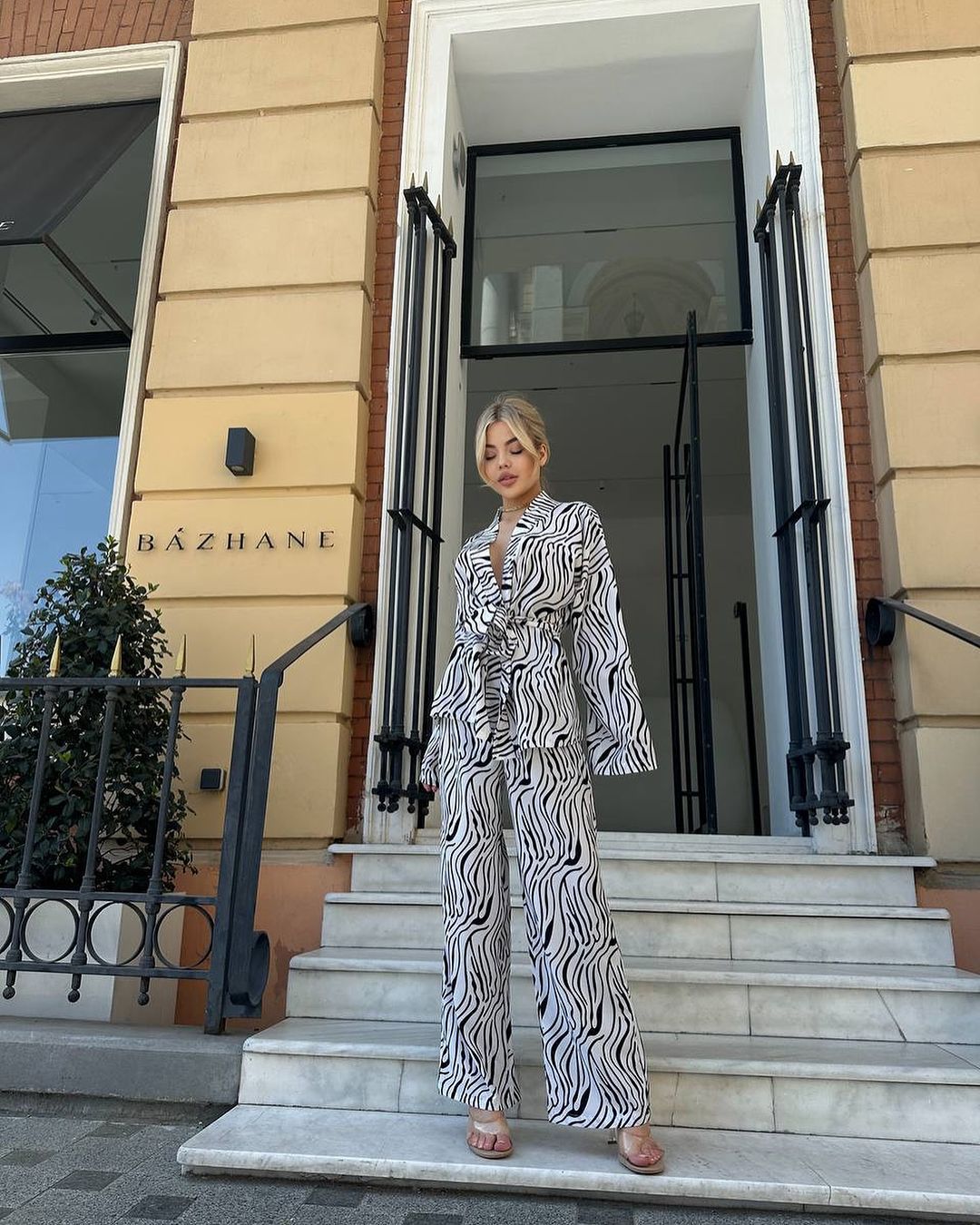 Damen Set aus leichtem Blazer und weiter Hose im floralem Design Drune