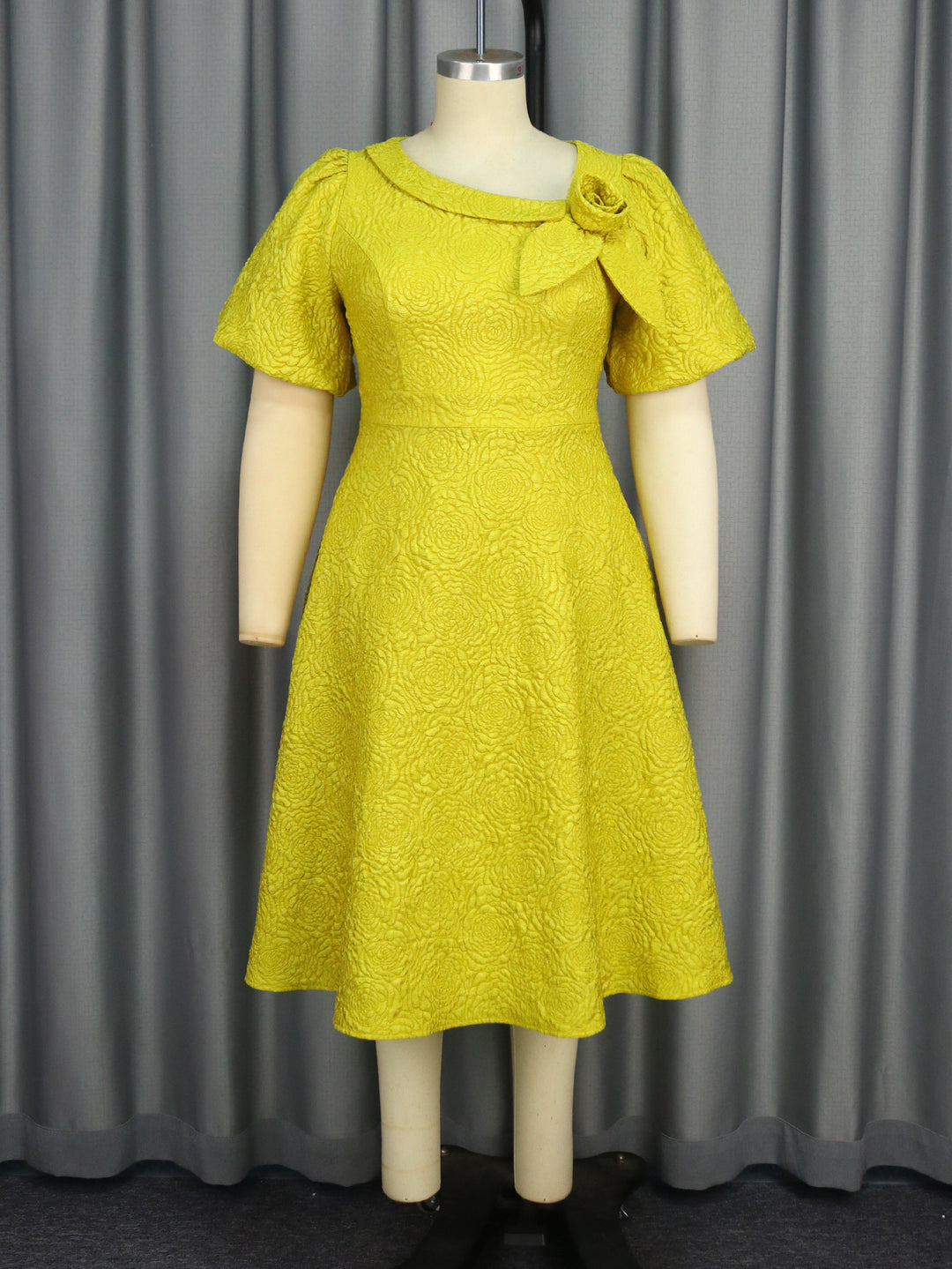 Damen Kleid mit elegantem Blumendruck und dekorativer Schleifenverzierung Drune