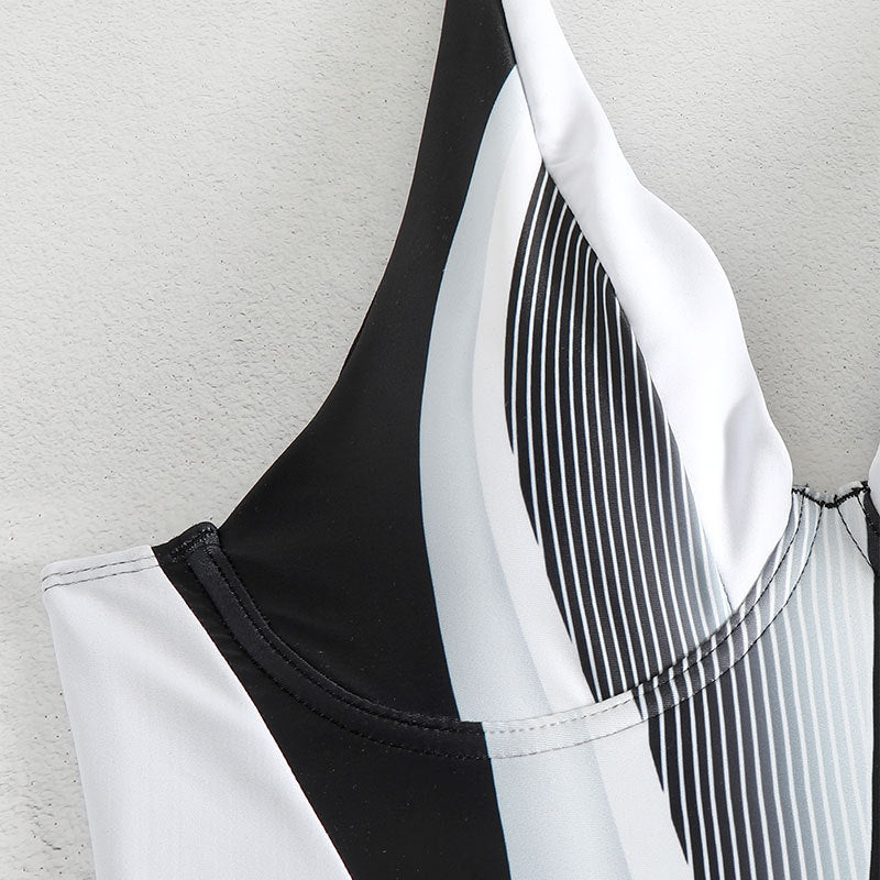 Damen Einteiler Badeanzug mit sportlichem Design und eleganten Linien Drune