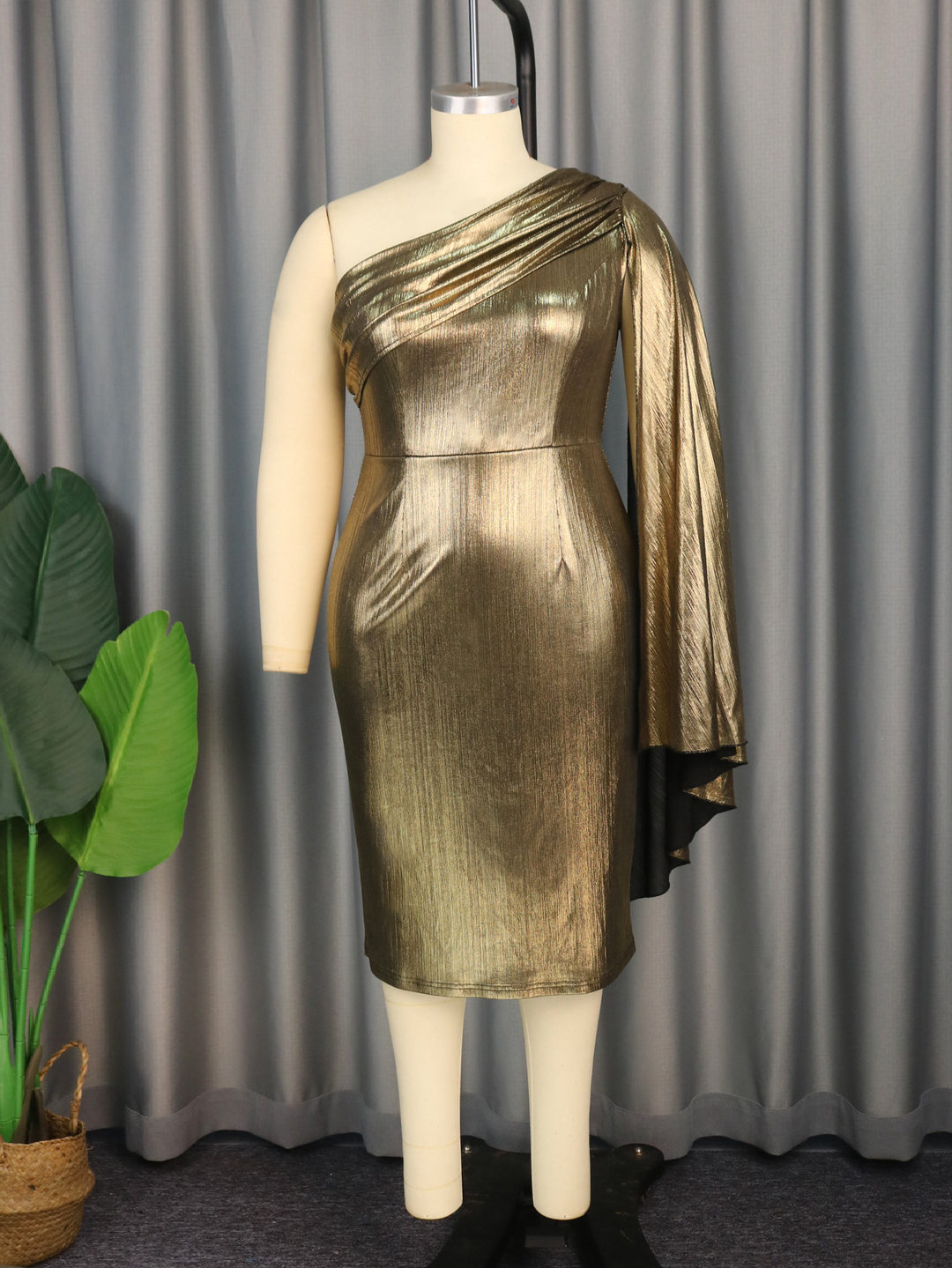 Damen Elegantes Ein-Schulter Kleid mit glänzender Stoffstruktur Drune