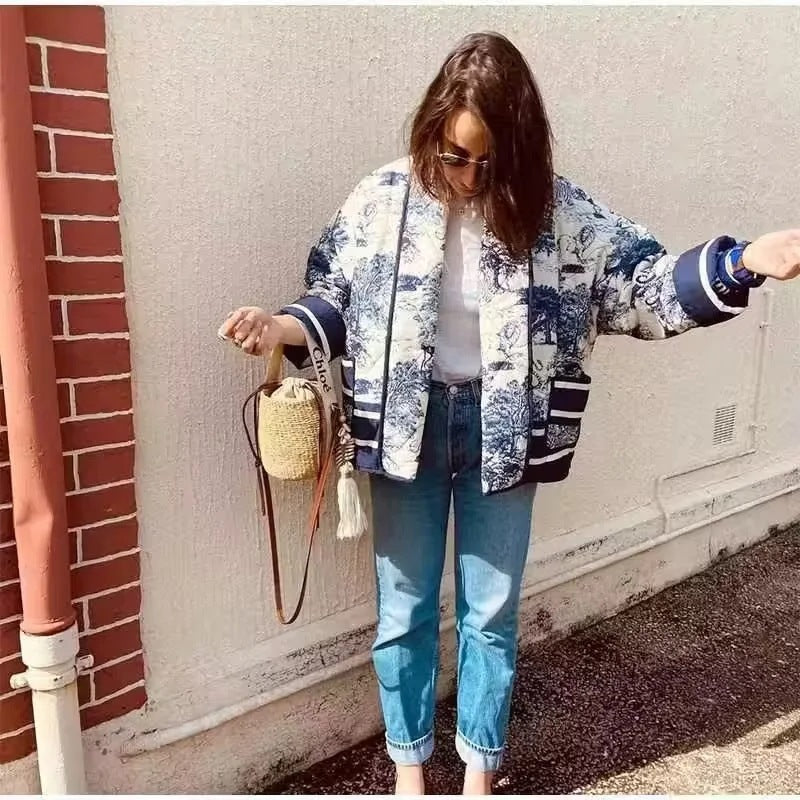 Damen Steppjacke mit floralem Design und eleganten Taschen Drune
