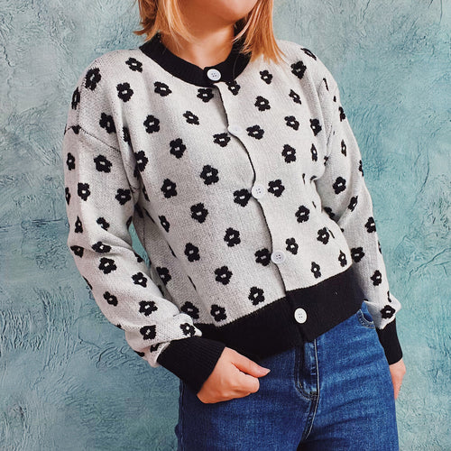 Damen Strickjacke mit floralem Muster und modischen Knopfdetails Drune