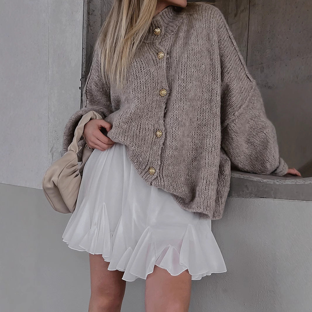 Damen kuscheliger Strickmantel mit voluminösen Ärmeln und goldenen Knopfdetails Drune
